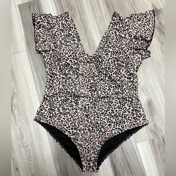 Leopard Print Ruffle Swimsuit - Picture 3 of 4